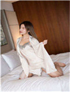 《巜豪妇荡乳法国-av便利店》