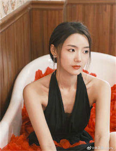 《欧美乱妇色情大片在线观看免费-亚洲白虎》